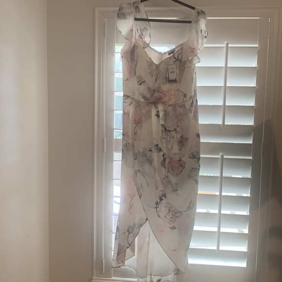 City Chic Heartbreaker Floral Dress - Picture 3 of 5